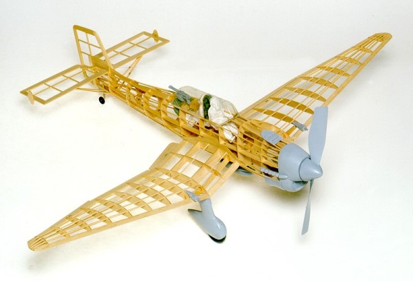 Guillow JU-87B Stuka - Spannweite: 87cm 1/16