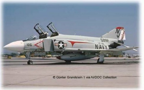 03941 Revell F-4J Phantom US Navy